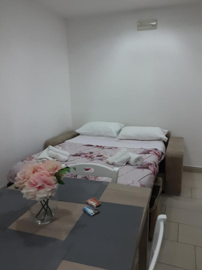 La Casa Di Rosy Apartment เนเปิลส์ ภายนอก รูปภาพ