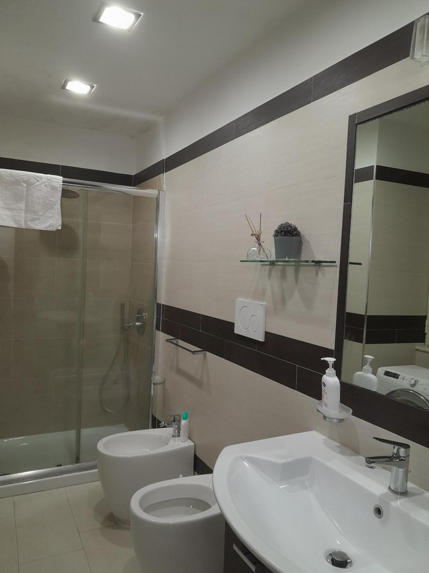 La Casa Di Rosy Apartment เนเปิลส์ ภายนอก รูปภาพ